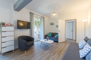 TV - Félyvonne, family villa with sea and vineyard view (Hyères)