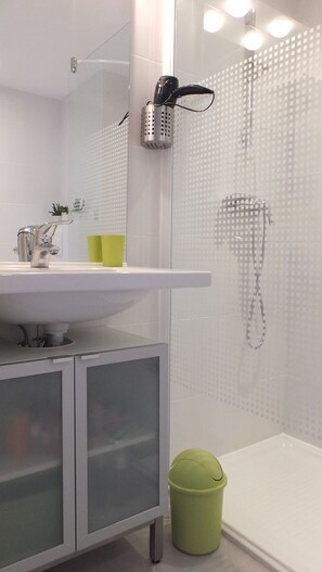 Douche, séchoir à cheveux