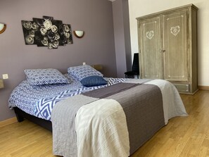 3 chambres, fer et planche Ă repasser, Wi-Fi, draps fournis