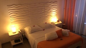 A hotel room with a bed, nightstands, a lamp, and a curtain. - RESIDENCE VERY CALM  (Anse mitan)