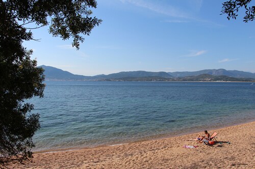 BEACH 100 m away - Flexible and 25% less for stays of 7 days. ( Av. / Arr. season)