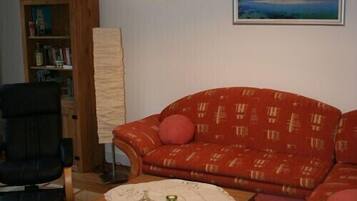 Fernseher, Bücher, Stereoanlage