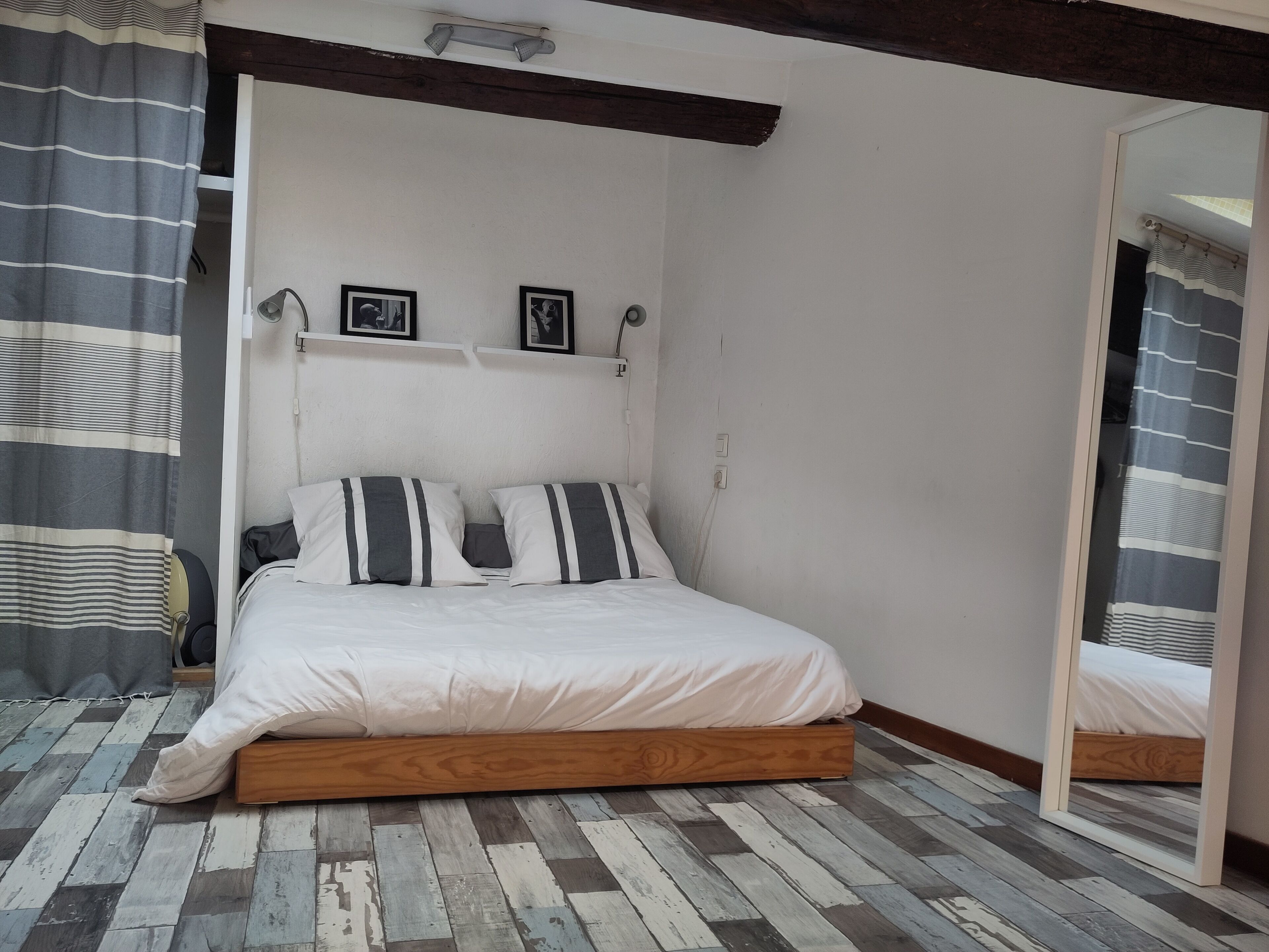 1 slaapkamer, een strijkplank/strijkijzer, gratis wifi, beddengoed