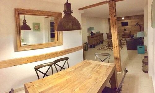 THE APARTMENT 'OF WINE - Interior Court