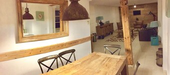 THE APARTMENT 'OF WINE - Interior Court