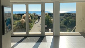 A hotel lobby with a view of the ocean and a pathway leading outside. - F1 1ST LINE EXCEPTIONAL SEA VIEW (Palavas-Les-Flots)