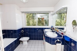 Bathtub, hair dryer, bidet, towels