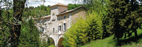 Sud Ardeche , Balazuc site classé, gîte de charme La  Maison des Vignes  piscine