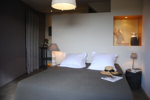 2 bedrooms, iron/ironing board, travel crib, free WiFi