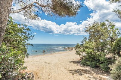 4* apartment located on the ground floor of the villa. 1,000 m2 garden