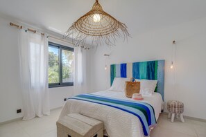 2 Schlafzimmer, Schreibtisch, Bügeleisen/Bügelbrett, Reisekinderbett