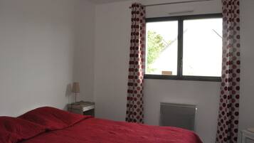 8 bedrooms, desk, iron/ironing board, free WiFi