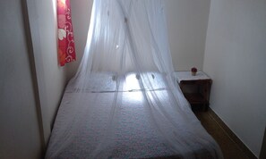 2 bedrooms, iron/ironing board, free WiFi, bed sheets - APARTMENT F3 bottom of villa to rent for holidays (ANSES D'ARLET)