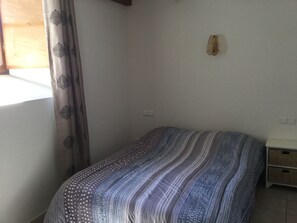 1 Schlafzimmer, Reisekinderbett