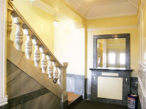 Interior - Large and Luxuriously Furnished Apartment w/ 2 Bedrooms + 1 Living/Dining Room (Berlin-Charlottenburg)