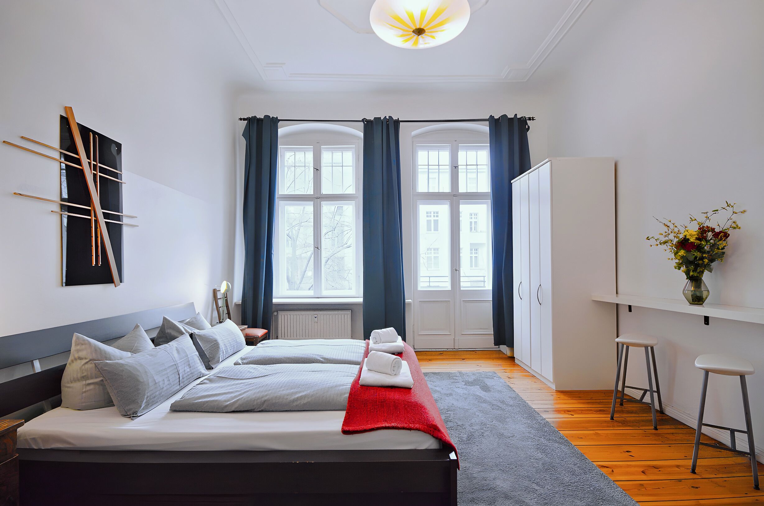 2 Schlafzimmer, Schreibtisch, Bügeleisen/Bügelbrett, Reisekinderbett