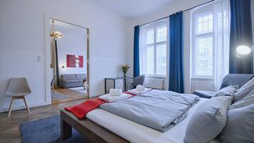 2 Schlafzimmer, Schreibtisch, Bügeleisen/Bügelbrett, Reisekinderbett