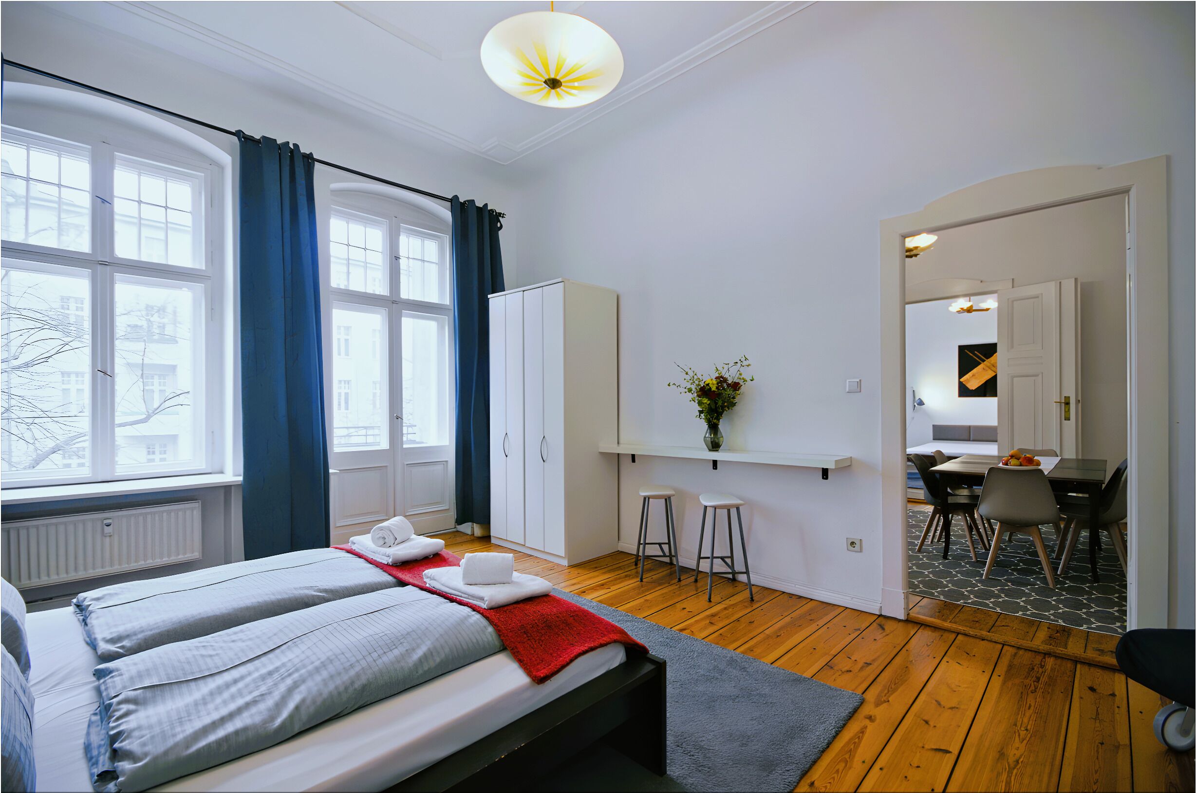 2 Schlafzimmer, Schreibtisch, Bügeleisen/Bügelbrett, Reisekinderbett
