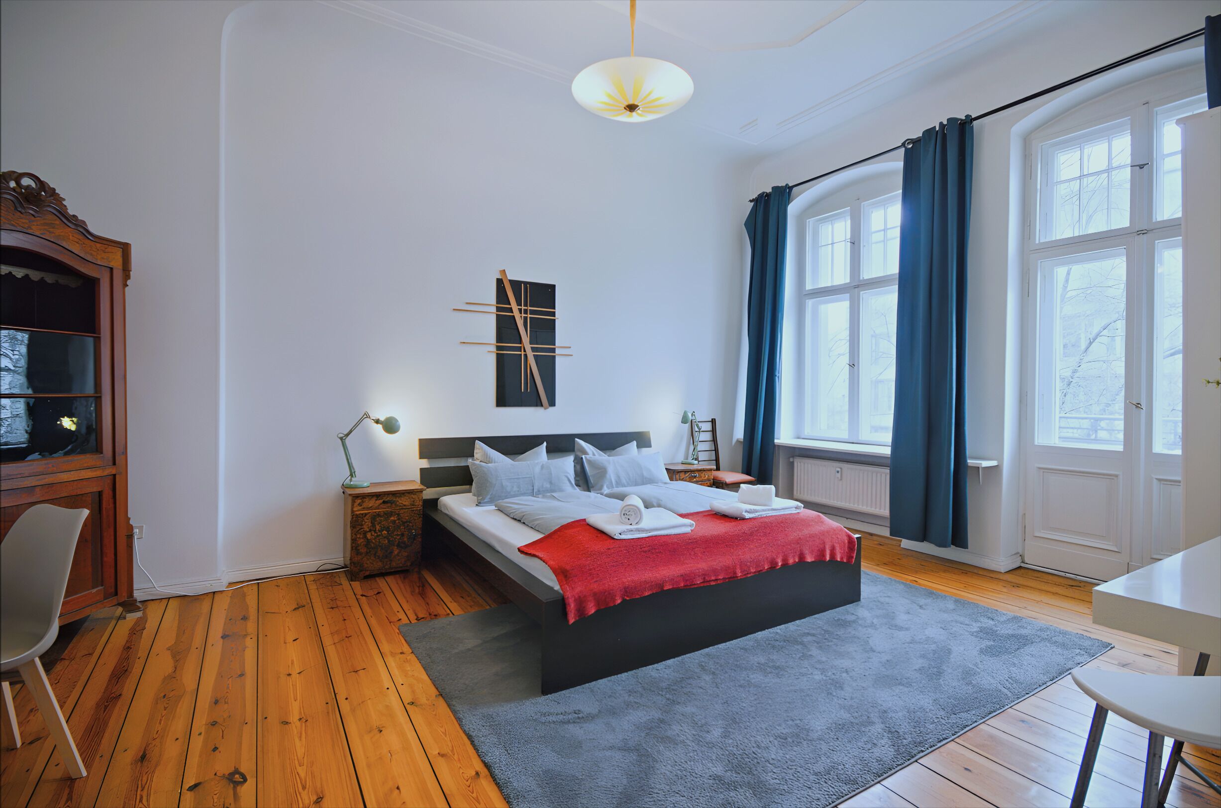 2 Schlafzimmer, Schreibtisch, Bügeleisen/Bügelbrett, Reisekinderbett