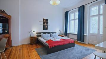 2 Schlafzimmer, Schreibtisch, Bügeleisen/Bügelbrett, Reisekinderbett