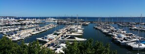 Marina - Le Golfe 1 - Seaside, 2BR, AC Wifi, Parking, Terrace. Ideal for families ! (Vallauris)