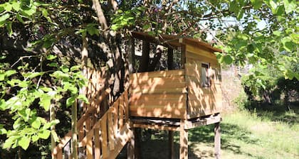 Independent gîte, private swimming pool and large garden, quiet, activities.
