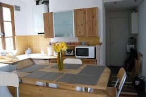 Dining - Under the roofs of Montmartre, romantic and comfortable- Wifi - Lift  (Paris)