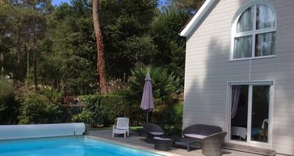 4 * Villa, ruhig, am 27 Loch Golfplatz, beheiztes Schwimmbad, Strände: See, Meer,