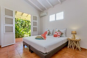 3 quartos, cofres nos quartos, ferros/tábuas de passar roupa