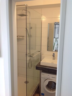 Douche, sèche-cheveux, papier toilette