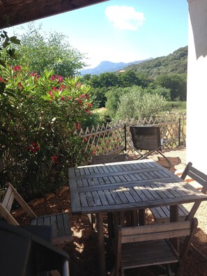 屋外ダイニングエリア