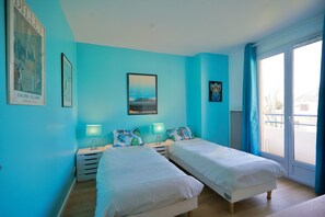 3 bedrooms, desk, iron/ironing board, travel crib - House with sea view at 30 m'with large enclosed garden  (Villers-Sur-Mer)