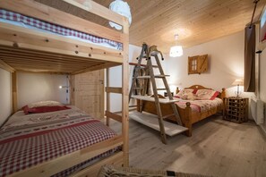 4 habitaciones, cuna de viaje, wifi gratis y ropa de cama 