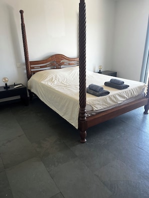 5 chambres, fer et planche à repasser, Wi-Fi, draps fournis