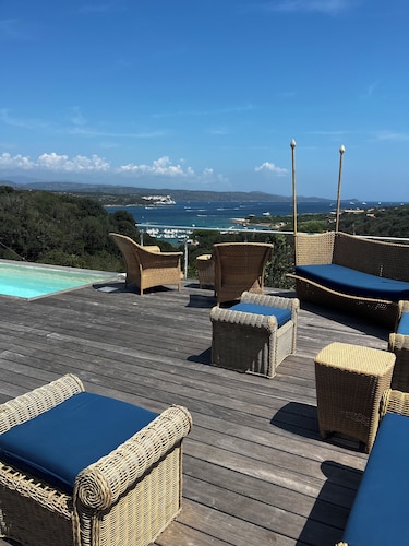 Villa contemporaine vue mer exceptionnelle sur la baie de Sant'Amanza Bonifacio