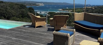 Contemporary villa seafront in the heart of nature