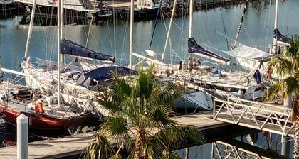 Gruissan (Aude). Quiet apartment with marina view and parking space