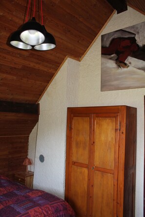 3 Schlafzimmer, Bügeleisen/Bügelbrett