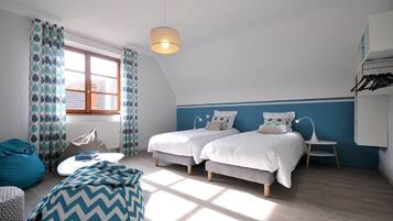 6 chambres, bureau, fer et planche Ă repasser, lit parapluie