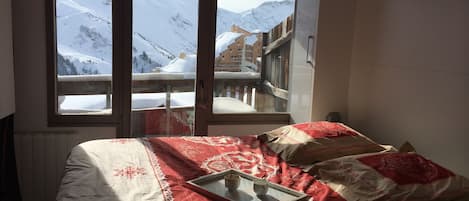 1 Schlafzimmer, Reisekinderbett, kostenloses WLAN, Bettwäsche
