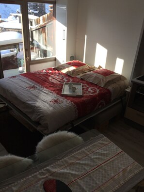 1 Schlafzimmer, Reisekinderbett, kostenloses WLAN, Bettwäsche