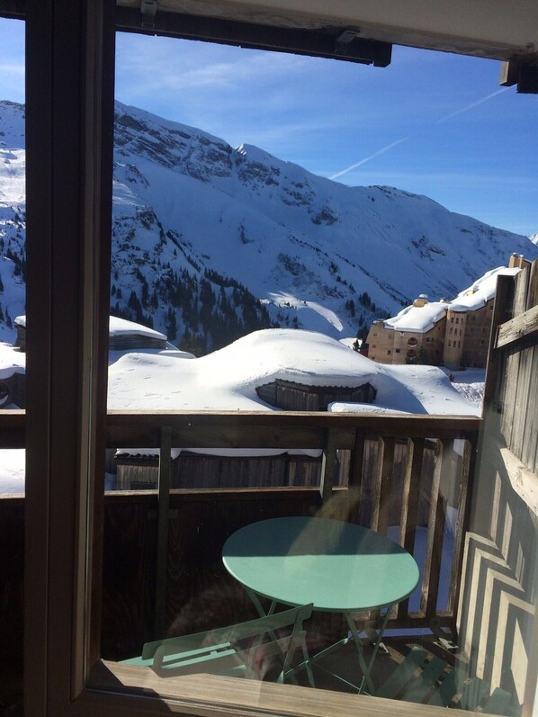 Property grounds - Beautiful T2 with south facing balcony in high floor completely renovated in 2015. (Morzine)