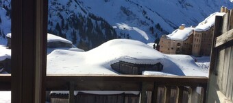 Beautiful T2 with south facing balcony in high floor completely renovated in 2015.