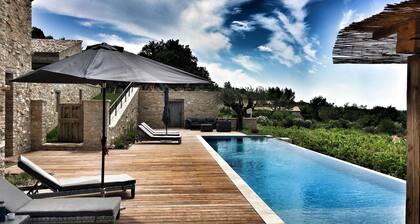 Mas des Amis, Seguret, Village classified in Provence, heated swimming pool