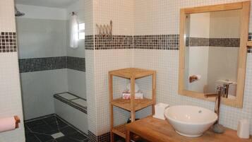 Shower, hair dryer, towels, toilet paper