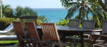 Spacieuse villa à St François face à la mer de 2 à 14 personnes