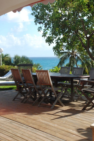 Spacious villa, beautiful seaview, by the beach and surfing spot