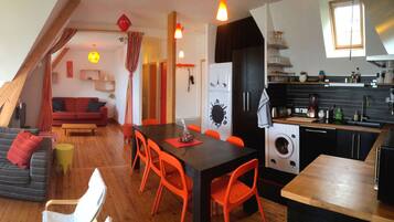 Télévision, jeux vidéo, lecteur de DVD, livres