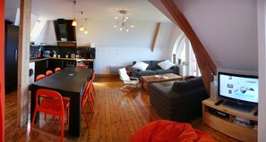 TV, video games, DVD player, books - Superb comfortable apartment with sea view (Perros-Guirec)