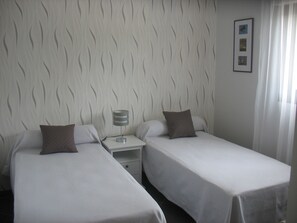 3 bedrooms, iron/ironing board, WiFi